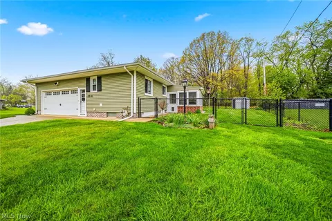2531 Burlingham Dr, Ashtabula, OH 44004 photo 9