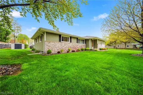 2531 Burlingham Dr, Ashtabula, OH 44004 photo 3
