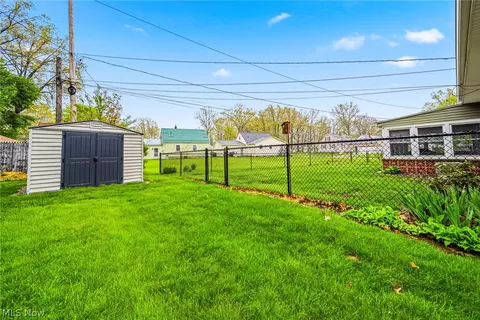 2531 Burlingham Dr, Ashtabula, OH 44004 photo 5