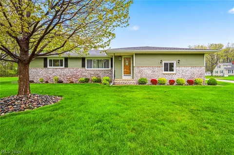 2531 Burlingham Dr, Ashtabula, OH 44004