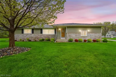 2531 Burlingham Dr, Ashtabula, OH 44004 photo 2