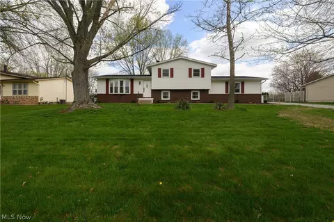 11490 Peach Glen Ave NW, Uniontown, OH 44685