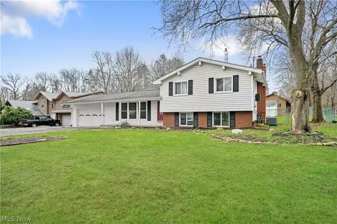 2862 Byron Dr, North Canton, OH 44720