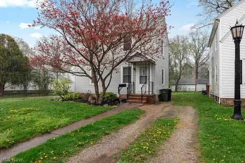 254 Boston Ave, Elyria, OH 44035 photo 2