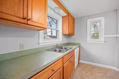 254 Boston Ave, Elyria, OH 44035 photo 12