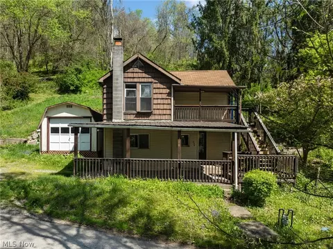 710 Cemetery Rd, Martins Ferry, OH 43935