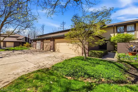 210 Teal Trce #210, Mayfield Heights, OH 44124