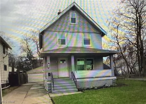 1413 Penhurst Rd, Cleveland, OH 44110