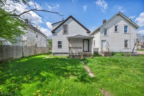 Exterior - 2917 Apple Ave, Lorain, OH 44055 photo 4 of 6