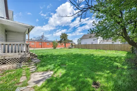 Exterior - 2917 Apple Ave, Lorain, OH 44055 photo 2 of 6