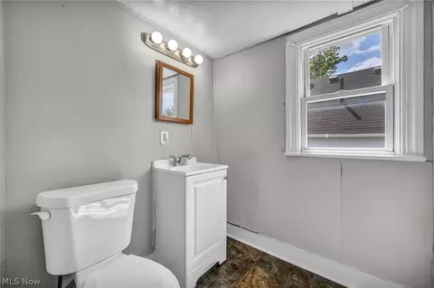 Bath - 2917 Apple Ave, Lorain, OH 44055 photo 1 of 2