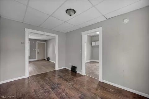 Entry Way - 2917 Apple Ave, Lorain, OH 44055 photo 2 of 7