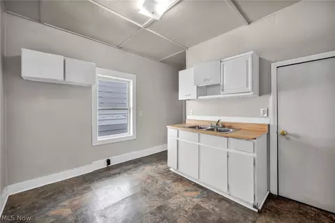 Entry Way - 2917 Apple Ave, Lorain, OH 44055 photo 5 of 7