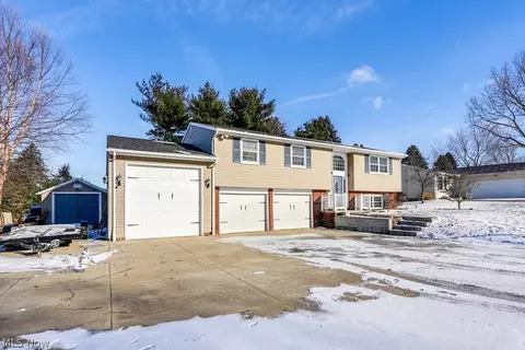 6753 Lake Cable Ave NW, North Canton, OH 44720
