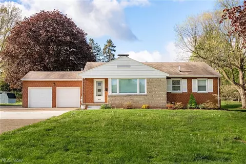 4028 Crestwood St NW, Canton, OH 44708