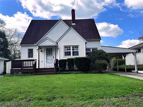 1502 Slusser Rd, Akron, OH 44305