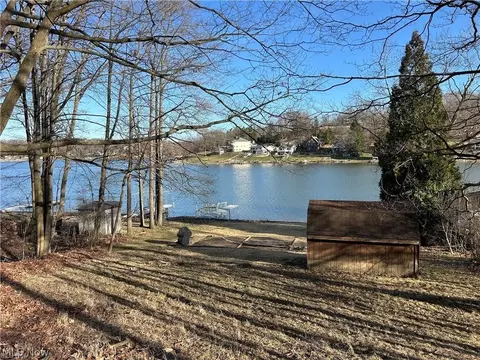 154 W Mohawk Dr, Malvern, OH 44644 photo 9