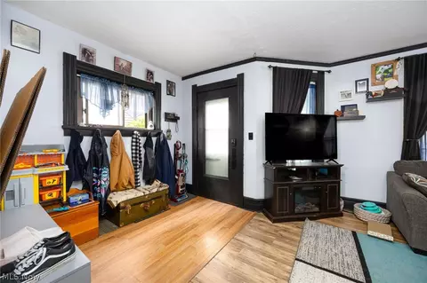 Entry Way - 209 Gulf Rd, Elyria, OH 44035 photo 1 of 2