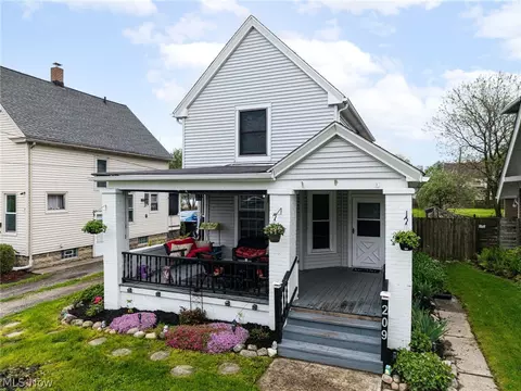 Exterior - 209 Gulf Rd, Elyria, OH 44035 photo 2 of 7