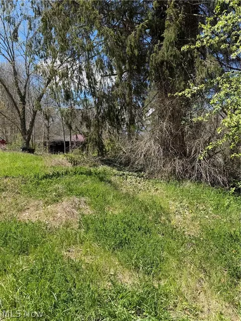 2615 Yellow Creek Rd, Akron, OH 44333