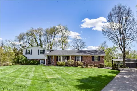 13530 Amodio Ave NW, Uniontown, OH 44685