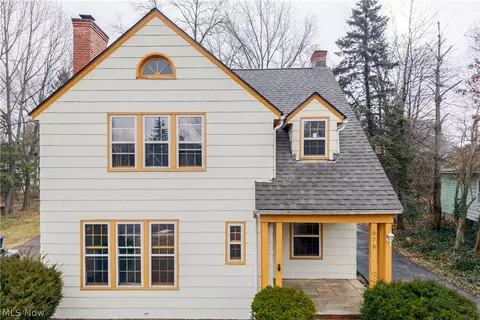 979 Oxford Rd, Cleveland Heights, OH 44121