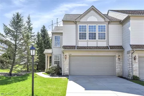 1370 N Yorkshire Dr, Broadview Heights, OH 44147