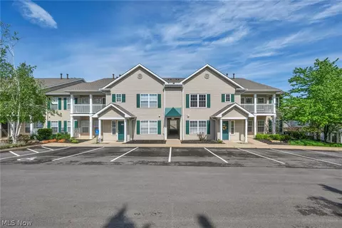 29832 Lenox Dr #227, Westlake, OH 44145