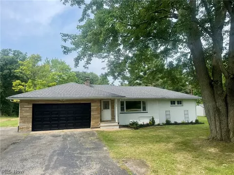 8839 Billings Rd, Kirtland, OH 44094