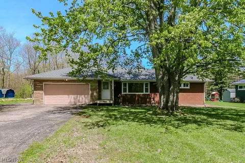 8839 Billings Rd, Kirtland, OH 44094