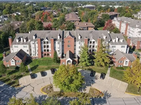 240 Fox Hollow Dr #309, Mayfield Heights, OH 44124