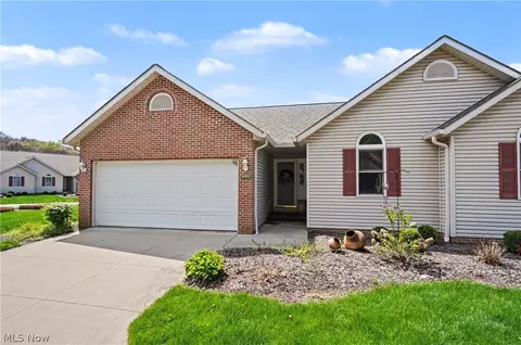 1484 Waters Edge Dr, Akron, OH 44313