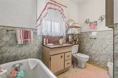 Bath - 1377 E 28th St, Ashtabula, OH 44004 photo 1 of 2