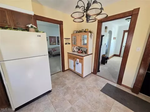 Entry Way - 1377 E 28th St, Ashtabula, OH 44004 photo 2 of 6
