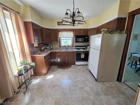 Kitchen - 1377 E 28th St, Ashtabula, OH 44004 photo 1 of 4