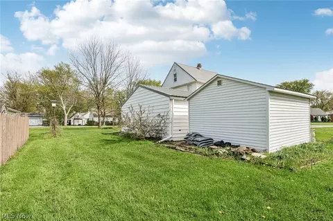 Exterior - 1377 E 28th St, Ashtabula, OH 44004 photo 4 of 7