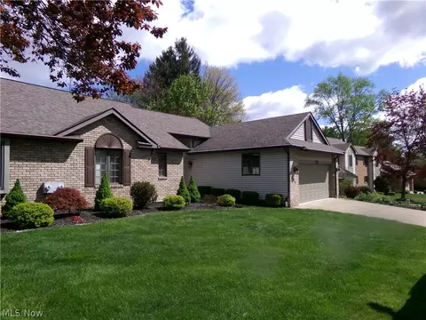 4911 Pond Dr NW, North Canton, OH 44720
