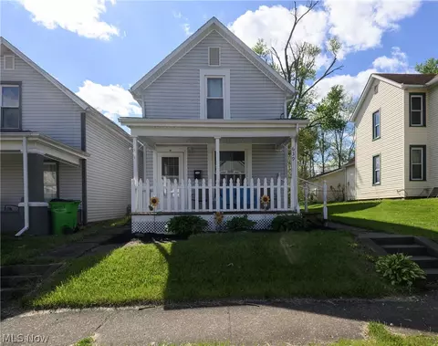 639 N 1st St, Dennison, OH 44621