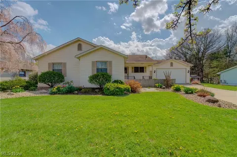 118 Sassafras Dr, Vermilion, OH 44089