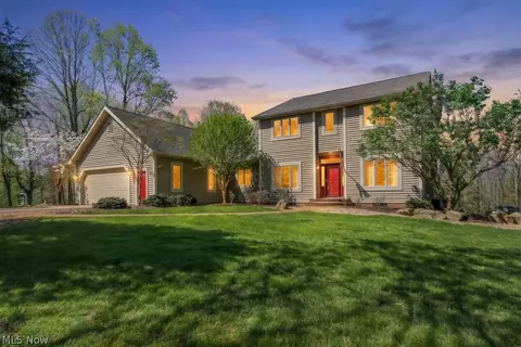 13665 Salem Church Rd NE, Paris, OH 44669
