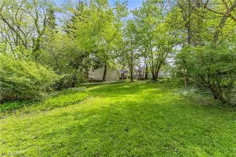 1547 Commodore Rd, Lyndhurst, OH 44124 photo 21