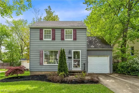 1547 Commodore Rd, Lyndhurst, OH 44124