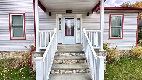 2603 Rockefeller Rd, Wickliffe, OH 44092 photo 2