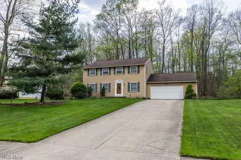 8732 Melody Ln, Macedonia, OH 44056