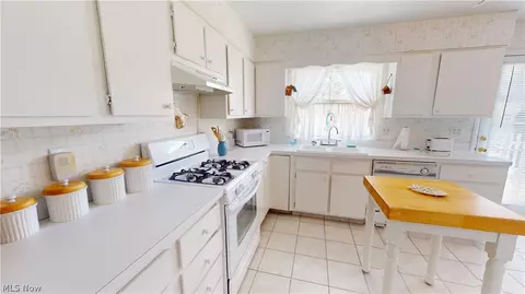 Kitchen - 7443 Sugartree Dr, Boardman, OH 44512 photo 1 of 2