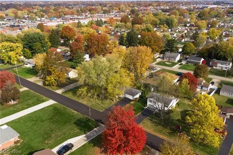 View/Area - 7443 Sugartree Dr, Boardman, OH 44512 photo 5 of 9