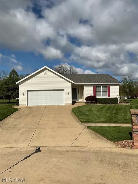 136 Forest View Ct, Creston, OH 44217