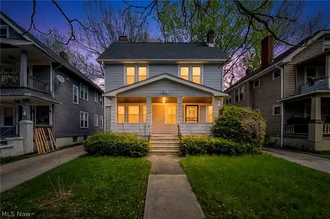 921 Helmsdale Rd, Cleveland Heights, OH 44112