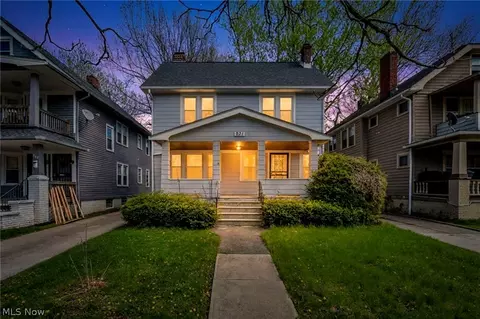 921 Helmsdale Rd, Cleveland Heights, OH 44112