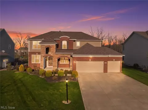 18229 Clare Ct, Strongsville, OH 44149
